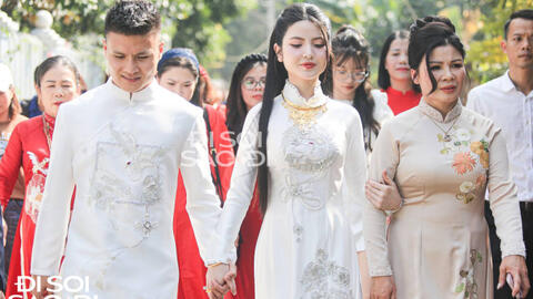 Chu Thanh Huyền nắm chặt tay Quang Hải trong ngày trọng đại, có hành động "điểm 10" khi đứng cạnh mẹ chồng tương lai