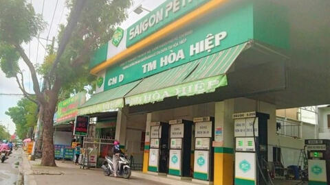 TPHCM: 54 cây xăng hết xăng, huy động 80 xe bồn bơm gấp trong đêm