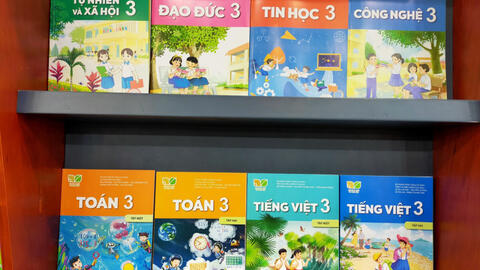 Thủ tướng yêu cầu bảo đảm sách giáo khoa và giáo viên kịp thời cho năm học 2023 - 2024