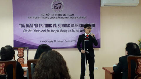"Cây gậy trắng" và hành trình hỗ trợ người khiếm thị hòa nhập cộng đồng