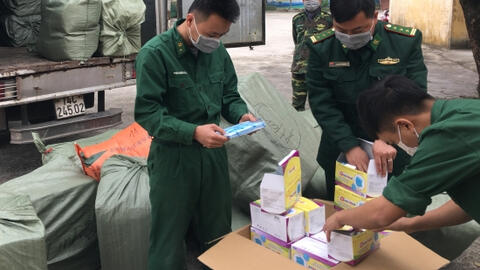 Phát hiện 50.000 khẩu trang y tế không rõ nguồn gốc vận chuyển sang Trung Quốc