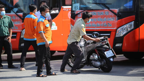 Cần Thơ điều xe cảnh sát, xe cứu thương lên TP.HCM đón người về quê