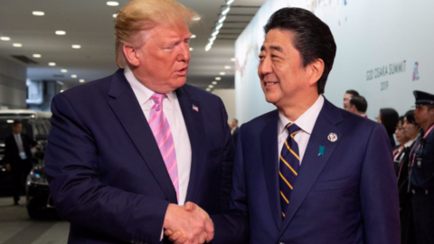 Donald Trump đàm phán thâm hụt thương mại với Thủ tướng Shinzo Abe tại G20