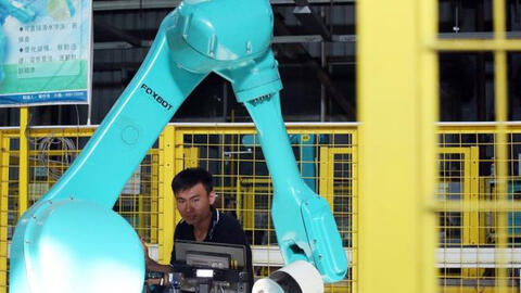 Apple tiêu tốn hàng triệu USD sản xuất robot nhưng nhận ra con người làm việc vẫn tốt hơn