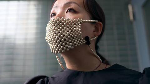 Khẩu trang đính kim cương chống COVID-19 giá chục nghìn USD