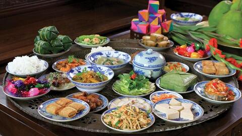Món Tây trong cỗ Tết ta