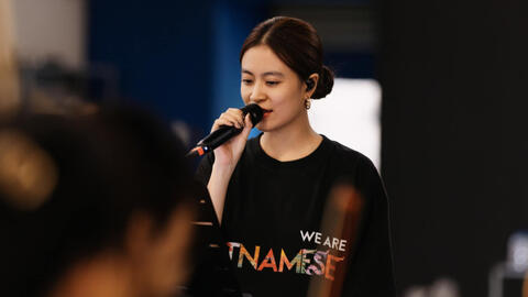 Hoàng Thùy Linh đăng clip hát live cùng dàn nhạc giao hưởng tập dượt cho concert, có đủ để đáp trả tranh cãi không?