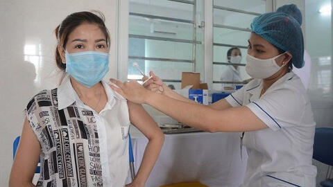 Cấp tốc tiêm vaccine COVID-19 cho công nhân tại Bắc Giang, Bắc Ninh