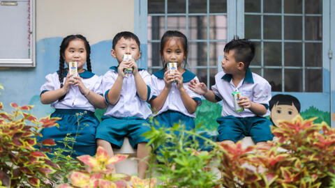 Thêm nhiều học sinh tiểu học tại Hậu Giang đón chào năm học mới cùng sữa học đường