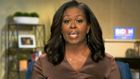 Chiếc vòng cổ 'VOTE" của bà Michelle Obama bất ngờ trở thành 'phụ kiện phải có của năm 2020'