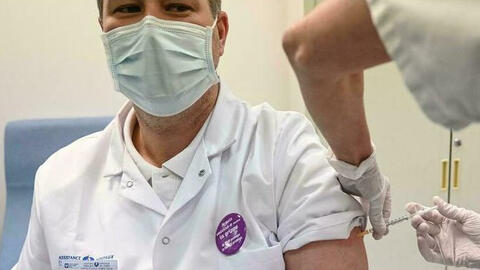 3.000 nhân viên y tế ở Pháp phải nghỉ việc do không tiêm vaccine
