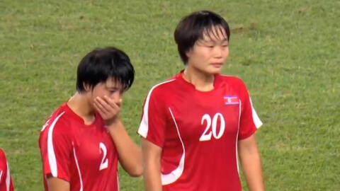 Asiad: Tuyển Triều Tiên thảm bại vì sai lầm, rơi lệ nhìn Nhật Bản vô địch