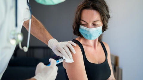 Những nhóm người nào có nguy cơ mắc Covid-19 cao dù đã tiêm đủ vaccine?