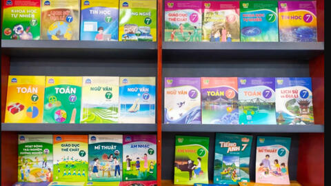 Điều chỉnh giá sách giáo khoa lớp 3, lớp 7 và lớp 10, có bộ tăng gấp 3