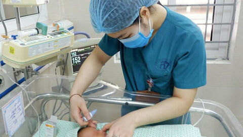 Bé trai bị mẹ bỏ rơi ở hố ga đã tử vong