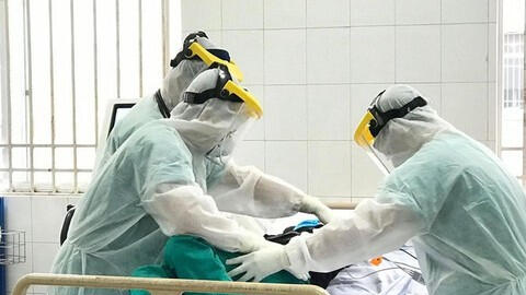 Tăng cường nguồn lực điều trị cho bệnh nhân Anh nhiễm virus Covid-19