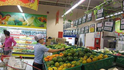 Thực phẩm ngày 12/4: Nắng nóng giá dừa tươi tăng mạnh