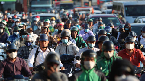 Hàng nghìn người rời Hà Nội về quê nghỉ lễ, nhiều tuyến đường ùn tắc kéo dài