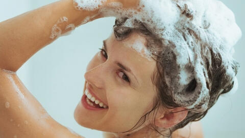 Học cách gội đầu đúng cách từ chuyên gia