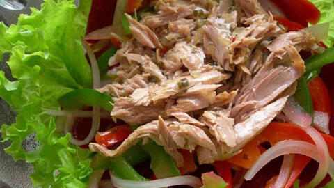 Món ngon mỗi ngày: Cách làm salad cá ngừ ngon miệng – đẹp da