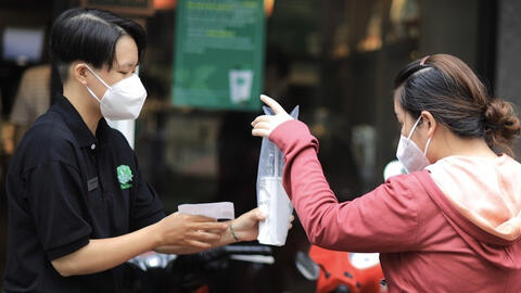 TP.HCM chưa cho phép mở lại dịch vụ ăn uống tại chỗ