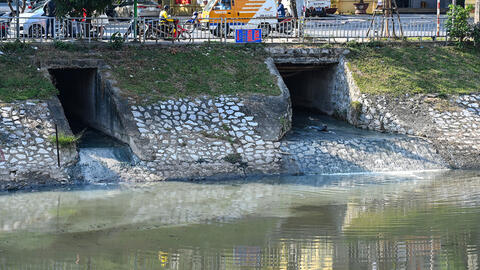 Các chuyên gia ủng hộ bổ cập nước sông Hồng cho sông Tô Lịch