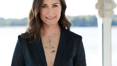 Thủ tướng Phần Lan chụp ảnh không áo ngực gây bão mạng xã hội