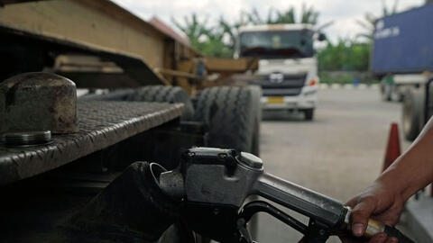 Ngành vận tải châu Á khốn đốn khi giá dầu diesel tăng mạnh