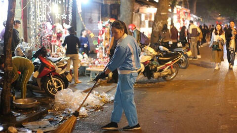 Những hình ảnh đáng buồn ở Hà Nội và Sài Gòn trong đêm Giáng Sinh