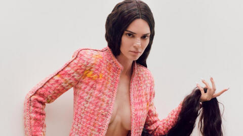 Kendall Jenner gây ấn tượng trong tác phẩm mới nhất của tác giả quả chuối dán tường có giá 120 ngàn USD