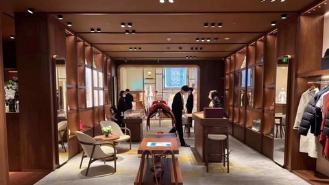 Nhà giàu Trung Quốc vung tiền vào túi xách, đồ hiệu vì không thể đi du lịch