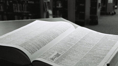 Từ điển Cambridge thay đổi cách phân loại giới tính 'đàn ông' và 'phụ nữ'