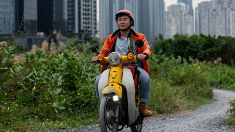 Một lần nói tiếng Pháp cùng nhà văn Marc Levy và sự tử tế của những “người dưng” đưa chàng shipper Sài Gòn trở lại giảng đường Đại học