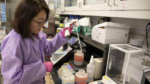 Tuyển 24 người tình nguyện tiêm virus Covid-19 nhằm tìm ra vắc xin ngừa bệnh với giá 106 triệu đồng/ người