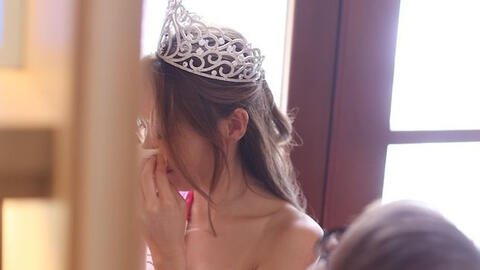 Á hậu bị đòi tước vương miện sau 3 ngày đăng quang, bật khóc vì bê bối lừa đảo 31 tỷ đồng của cha mẹ