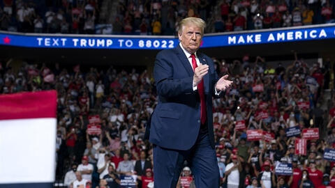 Tại sao fan K-pop lại "phá hoại" buổi mít tinh của Tổng thống Trump?