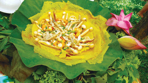 Bánh xèo quê nghèo chan chứa tình em