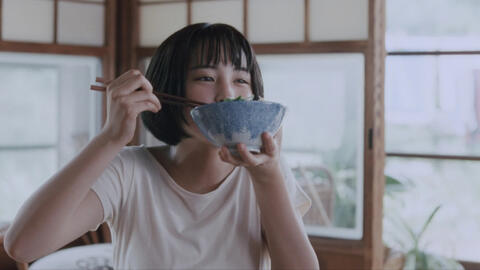 3 dấu hiệu cho thấy bạn đang ăn quá nhiều muối, sức khỏe sớm lao dốc