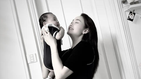 "Mẹ bỉm" Minh Hằng khoe con trai 3 tháng tuổi, kể chuyện đi tiêm phòng nhưng em bé vẫn cười toe toét