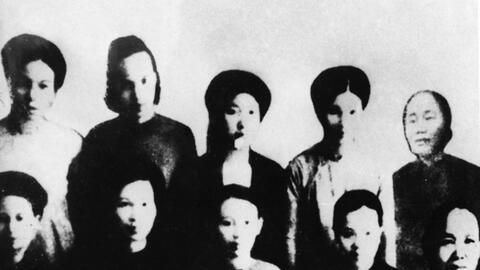 Nữ lưu chuyển mình
