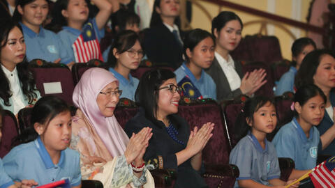 Phu nhân Thủ tướng Việt Nam và Malaysia thưởng thức múa rối nước