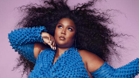 Ca sĩ ngoại cỡ với trang phục của Kim Kardashian trên tạp chí Elle gây xôn xao mạng xã hội