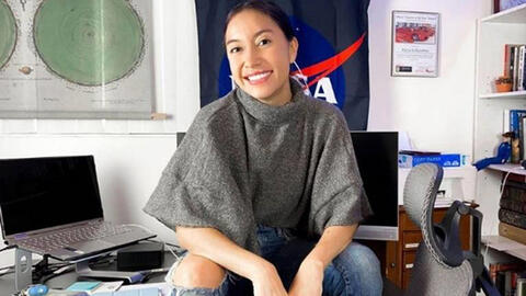 Từ người phục vụ ở cửa hàng đồ ăn nhanh tới niềm cảm hứng về cô gái Mexico đầu tiên bay vào vũ trụ