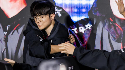 Khán giả phát hiện Faker "chấp" hẳn kỹ năng quan trọng nhất nhưng vẫn giúp T1 thắng lợi tuyệt đối