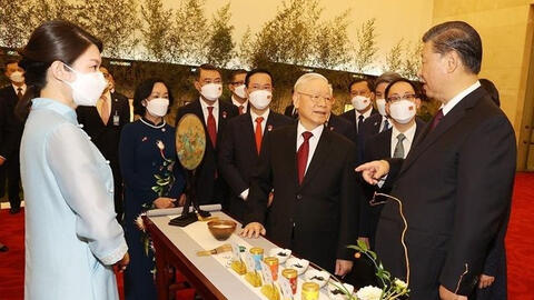 Đại hồng bào trong tiệc trà của Tổng bí thư Nguyễn Phú Trọng và Chủ tịch Tập Cận Bình có gì đặc biệt?