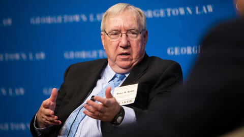 Tổng thống Joe Biden sa thải hai quan chức của chính quyền Trump