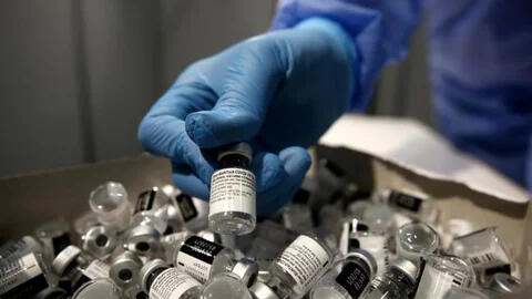 Vì sao các nước nghèo từ chối hơn 100 triệu liều vaccine Covid-19?