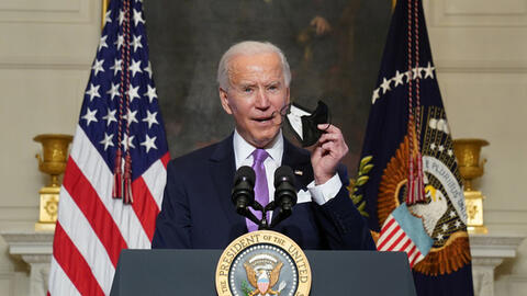 Tổng thống Joe Biden: "Khẩu trang chống lại virus corona tốt hơn vắc xin"