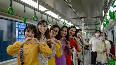 Hào hứng check-in đường sắt trên cao Cát Linh - Hà Đông