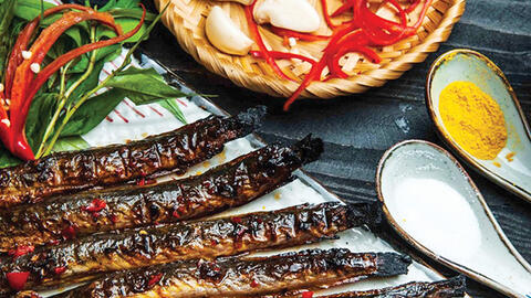 Ăn cá kèo nướng, nhớ quê nhà, nhớ mùi rơm củi dại...